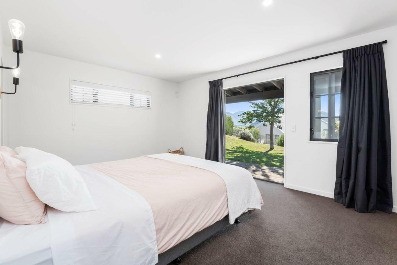 Time Out At Lake Wanaka Exterior photo